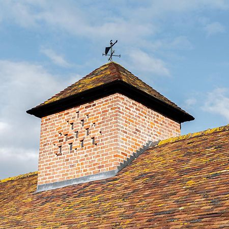 Вилла Pigeon House - Unique Barn With Private Garden, Hot Tub And Wood Burner Шрусбери Экстерьер фото