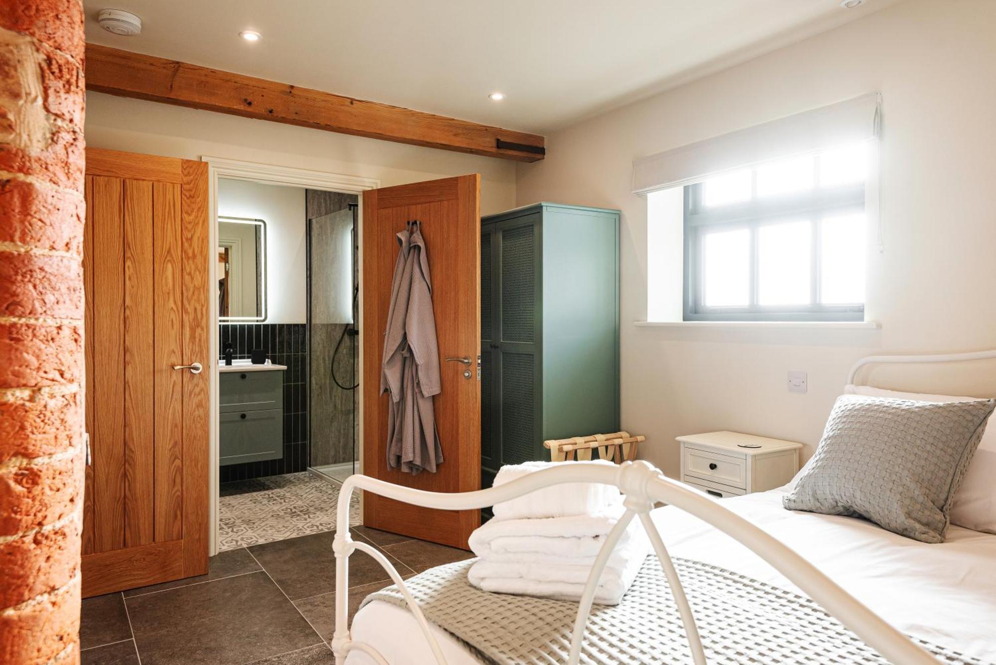 Вилла Pigeon House - Unique Barn With Private Garden, Hot Tub And Wood Burner Шрусбери Экстерьер фото