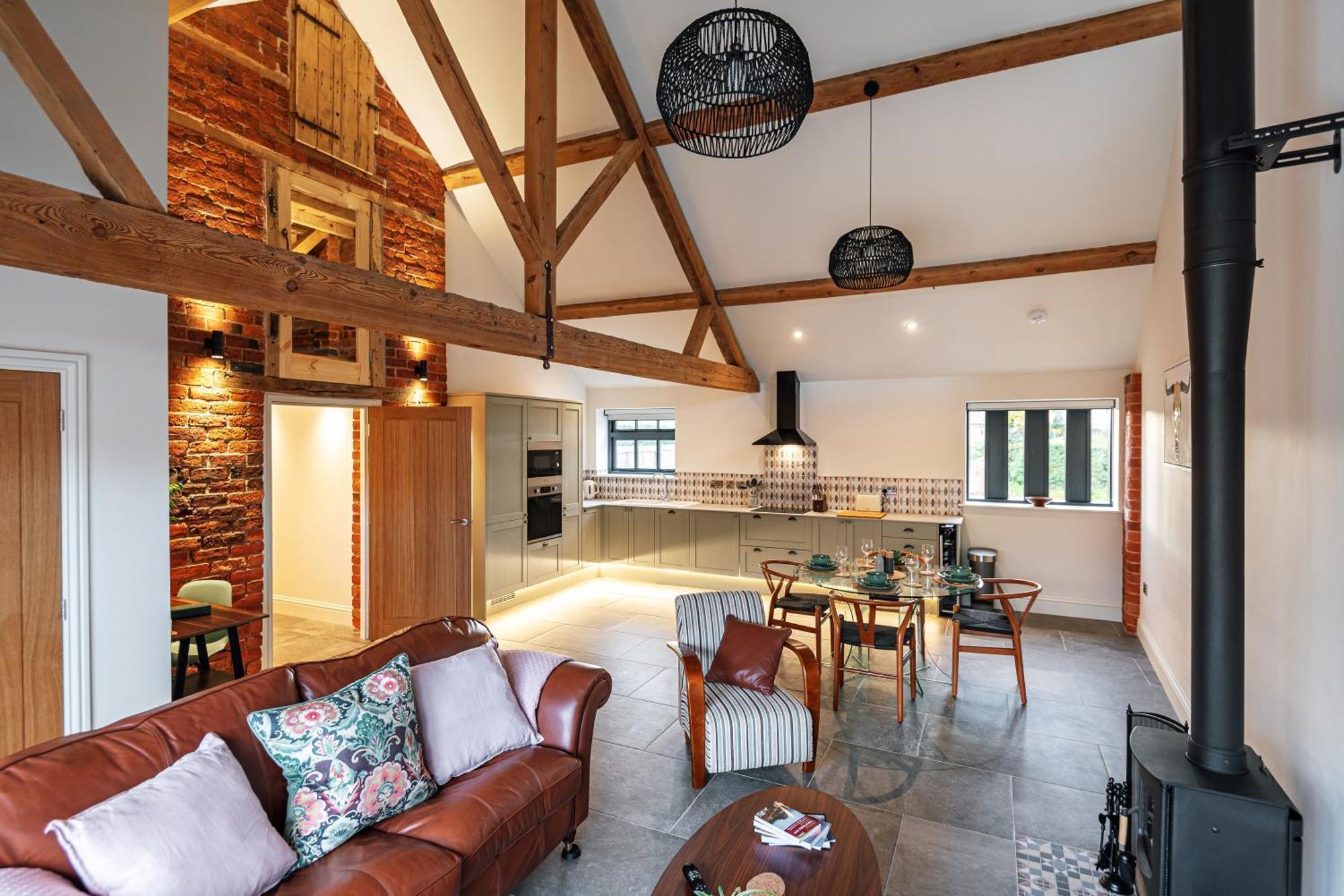 Вилла Pigeon House - Unique Barn With Private Garden, Hot Tub And Wood Burner Шрусбери Экстерьер фото