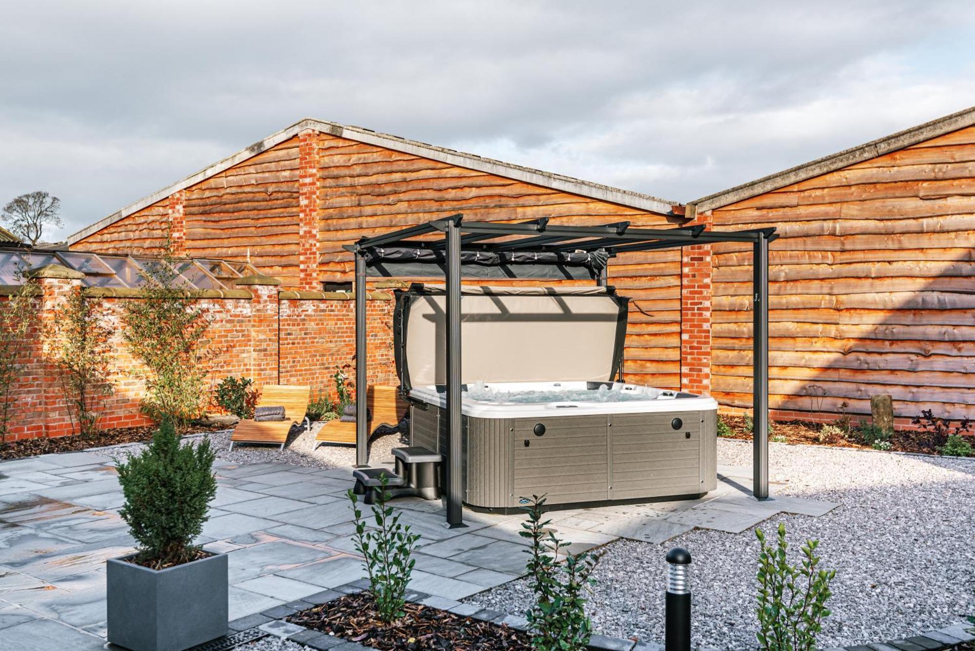 Вилла Pigeon House - Unique Barn With Private Garden, Hot Tub And Wood Burner Шрусбери Экстерьер фото
