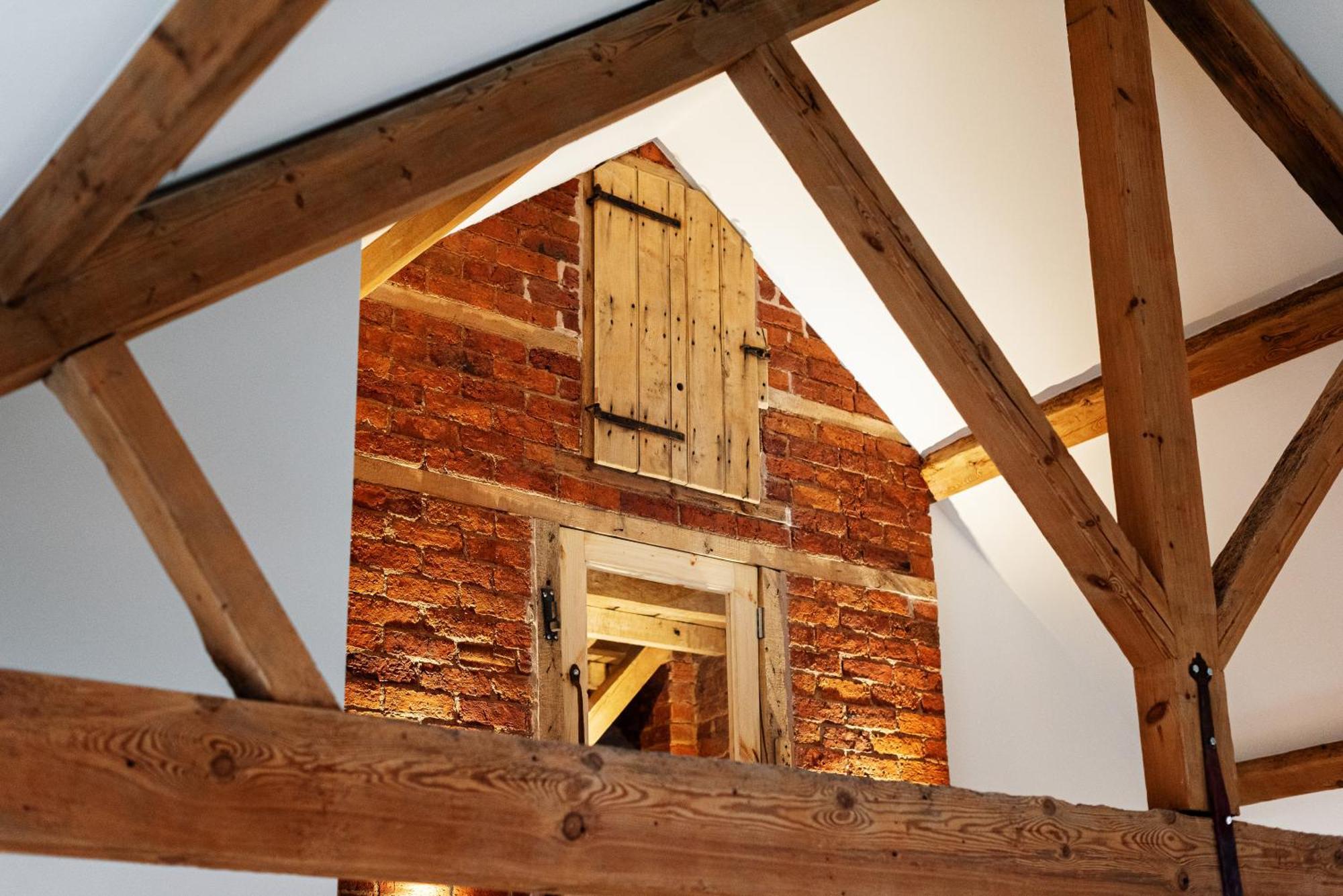 Вилла Pigeon House - Unique Barn With Private Garden, Hot Tub And Wood Burner Шрусбери Экстерьер фото
