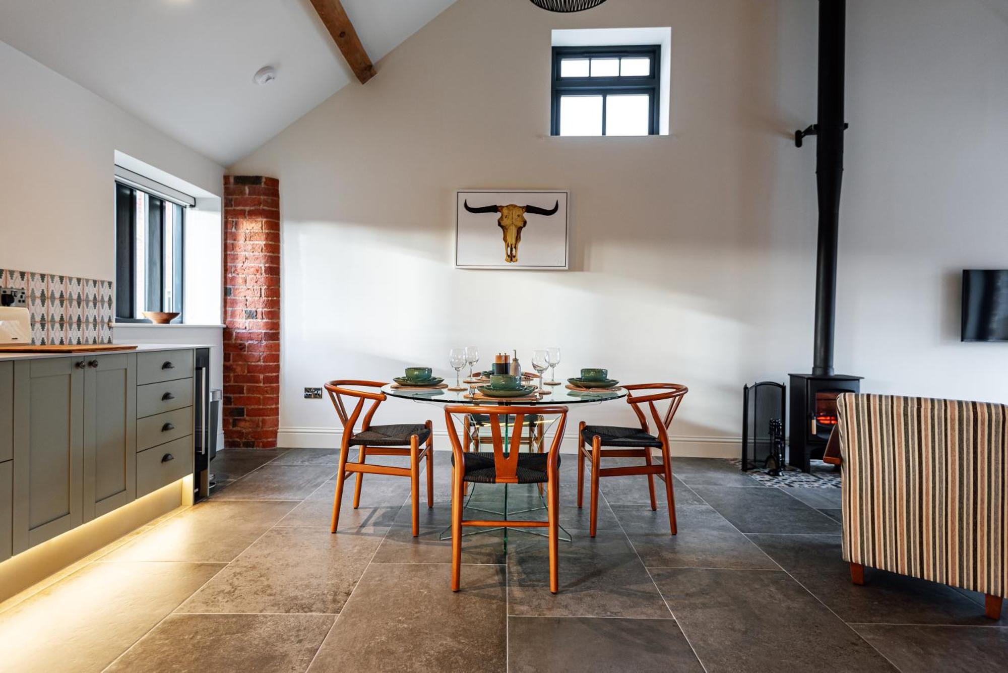 Вилла Pigeon House - Unique Barn With Private Garden, Hot Tub And Wood Burner Шрусбери Экстерьер фото